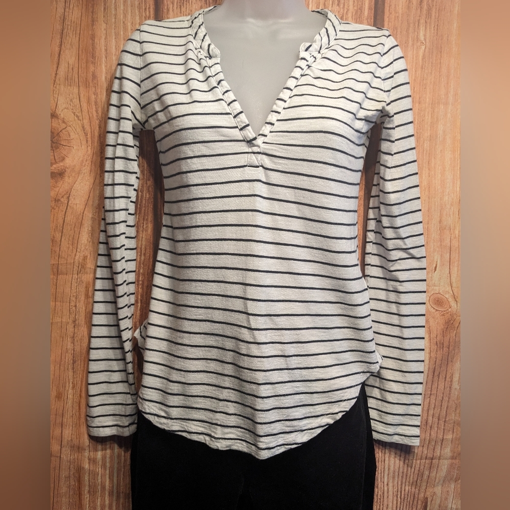 4 for $20 Abercrombie and Fitch V neck henley